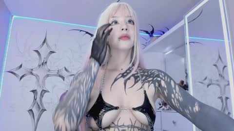 Elle Danielle  online show from January 25, 3:30 am