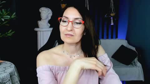 UnaTera online show from May 4, 9:13 am