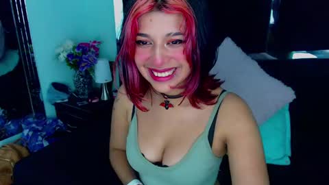 Snapshot of underbaby_ chatting on January 8, 8:50 pm UnderBaby online show from January 8, 8:50 pm