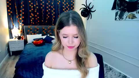 Alice online show from October 13, 8:00 pm