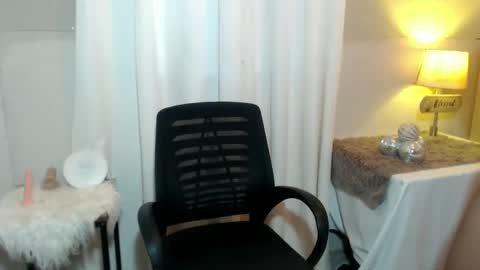 urcrushnextdoor_ online show from February 2, 8:02 am