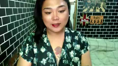 Snapshot of urgirl_dimple chatting on October 1, 9:31 pm Dimple online show from October 1, 9:31 pm