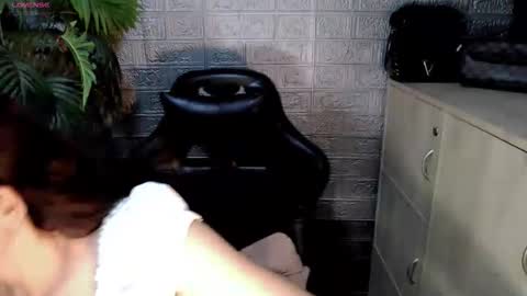 Snapshot of urhot_sanggre chatting on October 7, 8:41 am urhot_sanggre online show from October 7, 8:41 am