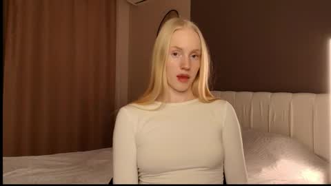 ElizabethLizy online show from May 31, 6:09 pm