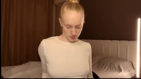 ElizabethLizy online show from May 27, 6:38 pm