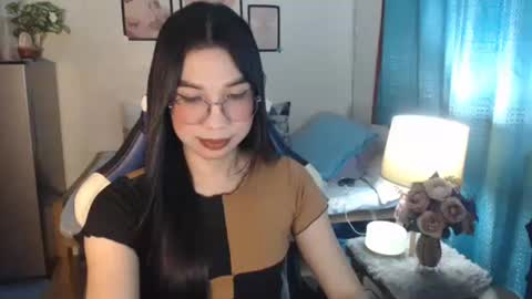 Snapshot of urwetasianprincessxx chatting on March 8, 11:24 am Ashley Kate Mateo Gray online show from March 8, 11:24 am