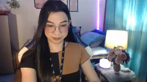 Snapshot of urwetasianprincessxx chatting on December 4, 10:24 am Ashley Kate Mateo Gray online show from December 4, 10:24 am