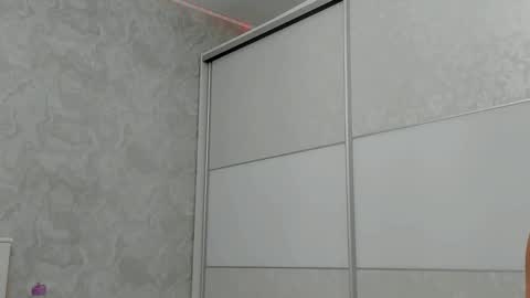 Mia online show from November 17, 7:20 am