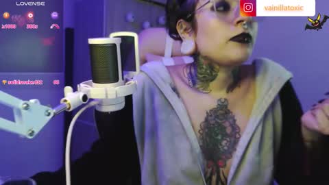 Snapshot of vainilla_l chatting on October 2, 1:21 am Vainilla Independent model online show from October 2, 1:21 am