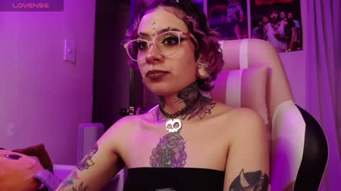 Snapshot of vainilla_l chatting on January 24, 1:03 am Vainilla Independent model online show from January 24, 1:03 am