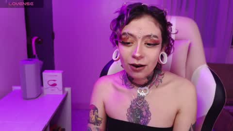 Snapshot of vainilla_l chatting on January 8, 1:32 am Vainilla Independent model online show from January 8, 1:32 am
