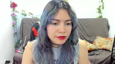 Vaiolet1314 online show from February 15, 11:04 pm