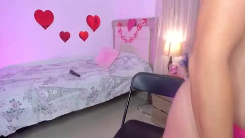 HI IM NEW online show from February 15, 1:05 pm