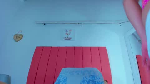 Snapshot of valen_rose0 chatting on March 1, 12:01 pm VALENTINA 3 online show from March 1, 12:01 pm