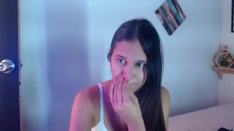 V A L E N T I N I online show from November 22, 7:05 pm