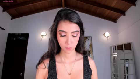 Snapshot of valeriavelvet chatting on February 5, 11:44 am Vale online show from February 5, 11:44 am