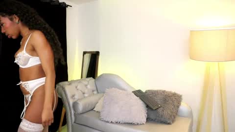 Snapshot of valeriebony chatting on October 3, 4:50 am Valerie Style3 online show from October 3, 4:50 am