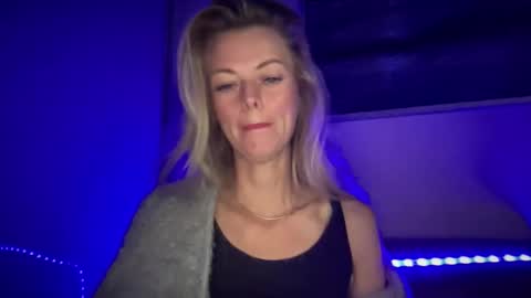 Valerie  online show from September 17, 7:28 am