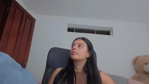 valerihouse_ online show from May 3, 1:53 am