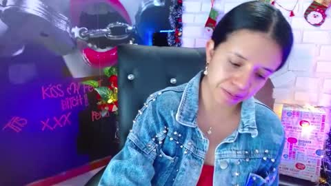 Snapshot of valery_meer_ chatting on December 21, 12:49 pm Valeria online show from December 21, 12:49 pm