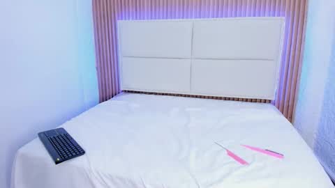 valery_thompsson online show from December 19, 4:16 am