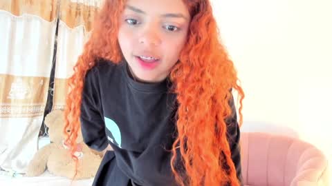 Snapshot of valientegirl_ chatting on January 2, 7:33 am VALIENTE online show from January 2, 7:33 am