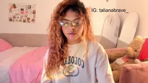 Snapshot of valientegirl_ chatting on September 30, 3:23 am VALIENTE online show from September 30, 3:23 am