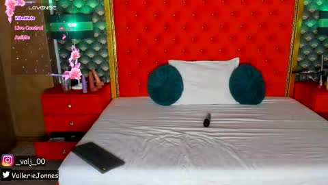 Valerie Val V online show from January 8, 9:30 pm