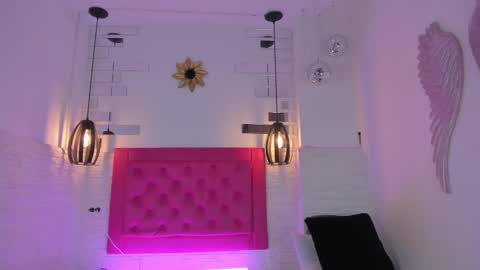 Vallolet Peach  online show from February 15, 11:39 am