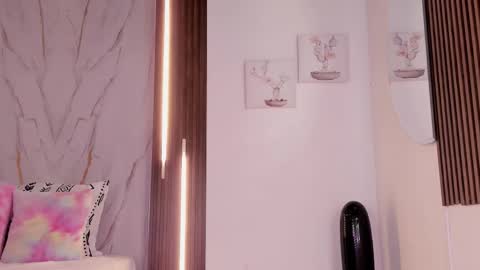 Vallolet Peach  online show from November 29, 11:58 am