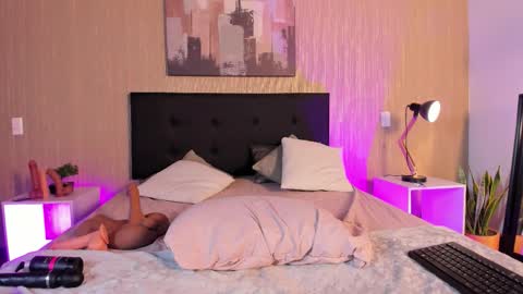 Snapshot of van_montoya chatting on October 13, 11:29 pm Van  online show from October 13, 11:29 pm