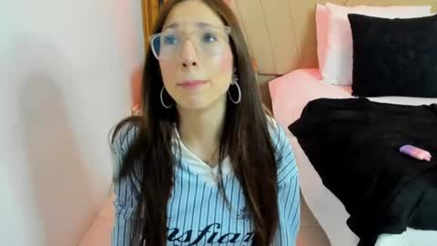 vane_coral online show from July 21, 11:11 am
