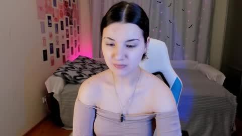 Snapshot of vanessa_brills chatting on February 19, 8:52 pm Vanessa online show from February 19, 8:52 pm