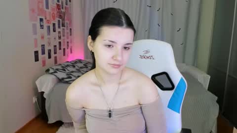 Snapshot of vanessa_brills chatting on March 6, 5:14 am Vanessa online show from March 6, 5:14 am