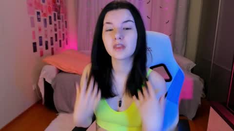 Snapshot of vanessa_brills chatting on December 9, 9:16 pm Vanessa online show from December 9, 9:16 pm