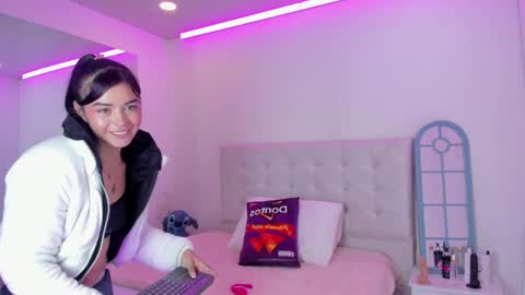 Vane  online show from May 16, 12:24 am