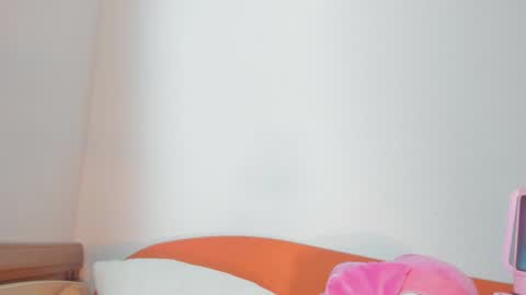 vanessaadol online show from December 18, 9:58 am