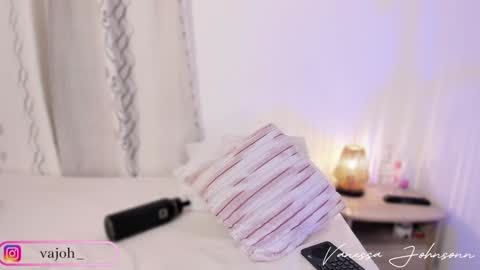 Snapshot of vanessajohnsonn chatting on January 23, 12:35 am vanessajohnsonn online show from January 23, 12:35 am