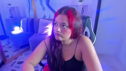 vanessascott_ online show from February 13, 7:21 am