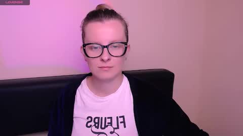 Mia online show from October 25, 7:49 am