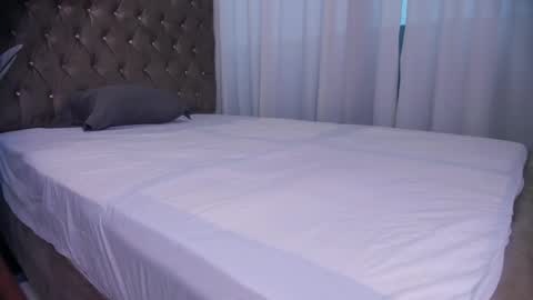 VanillaFlo online show from April 10, 6:30 am