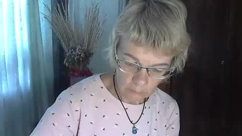 Snapshot of vanillaxcreamy chatting on October 1, 11:37 am Vanillaxcreamy online show from October 1, 11:37 am