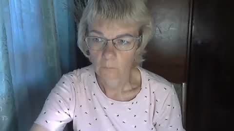 Snapshot of vanillaxcreamy chatting on September 24, 2:27 pm Vanillaxcreamy online show from September 24, 2:27 pm