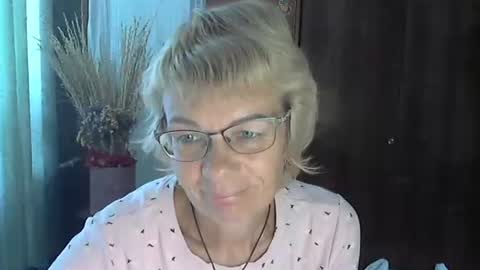 Snapshot of vanillaxcreamy chatting on September 28, 10:09 am Vanillaxcreamy online show from September 28, 10:09 am