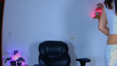 Snapshot of vayolett_dakotta chatting on October 4, 2:28 am Vayolett online show from October 4, 2:28 am