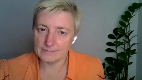 vea_motty online show from November 2, 6:00 pm