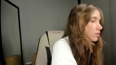 Snapshot of velvet_cherry chatting on September 21, 3:21 pm velvet_cherry online show from September 21, 3:21 pm