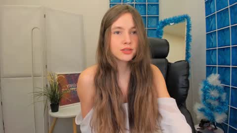 Snapshot of velvet_cherry chatting on December 18, 1:34 pm velvet_cherry online show from December 18, 1:34 pm
