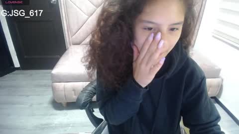 Snapshot of velvet_moon_v chatting on October 13, 1:03 pm velvet_moon_v online show from October 13, 1:03 pm