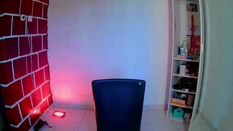 Snapshot of venus_megan chatting on December 31, 5:18 pm emily independent account MY conextion 1100 GTM to 17hr GTM online show from December 31, 5:18 pm